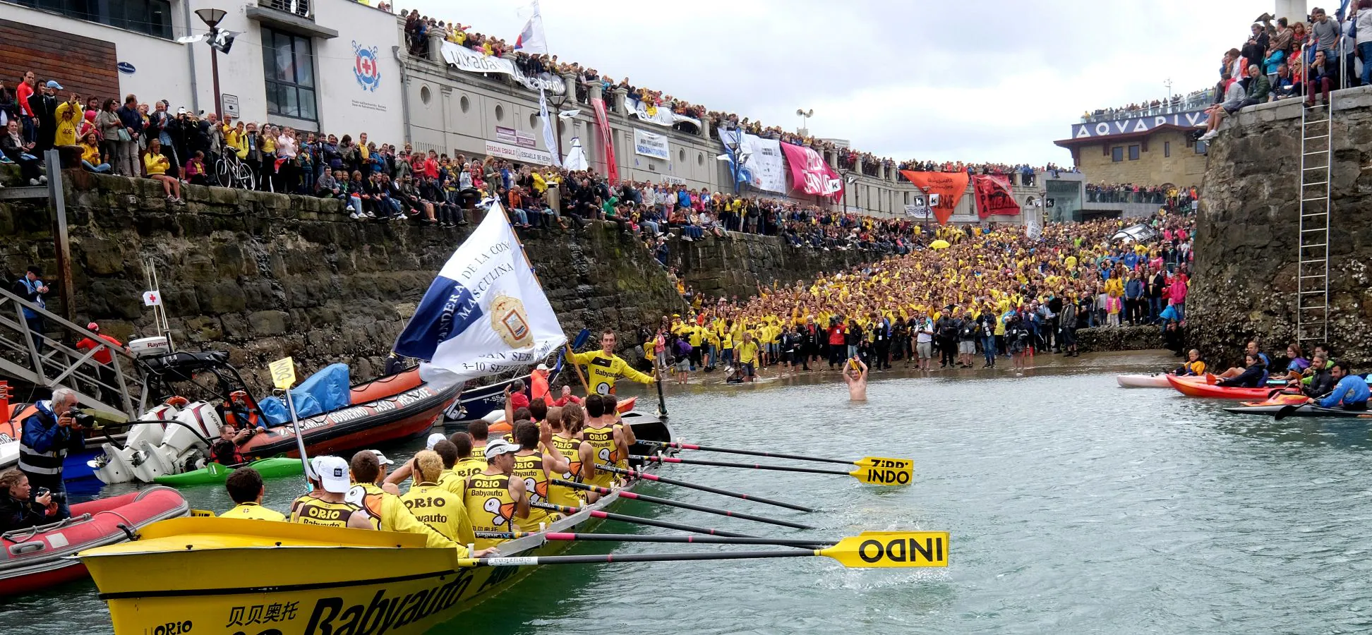 La 'San Nikolas' vuela sobre las olas y saca 24 segundos a Urdaibai en la tanda de honor. Los de Jon Salsamendi remontan los diez segundos que los vizcaínos les sacaban de ventaja en una emocionante regata, que lleva la Bandera a Orio diez años después con una hazaña épica