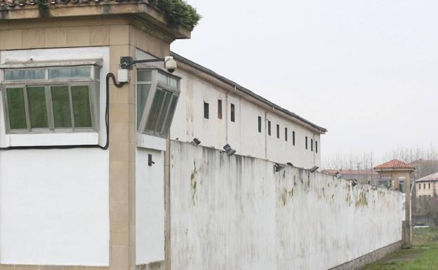 Vistas exteriores de la cárcel de Martutene, San Sebastián. 