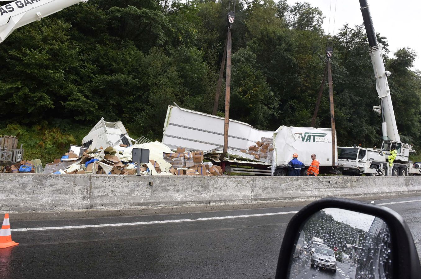 Tres camiones y un turismo han colisionado en la N-1 en Legorreta lo que ha obligado a cortar la vía dirección San Sebastián durante 7 horas