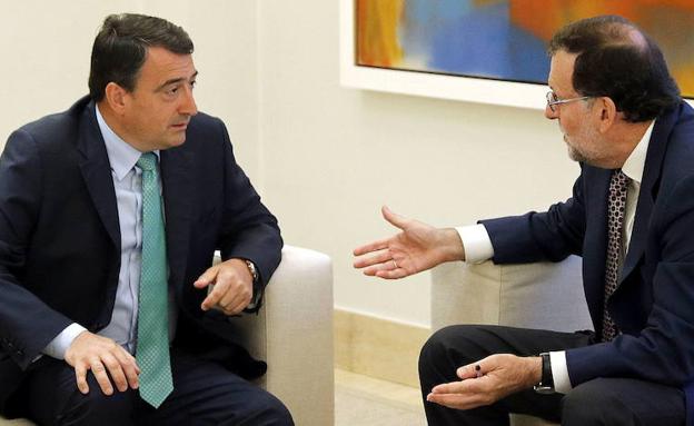 El PNV se plantea no apoyar los Presupuestos si Rajoy se excede en Cataluña