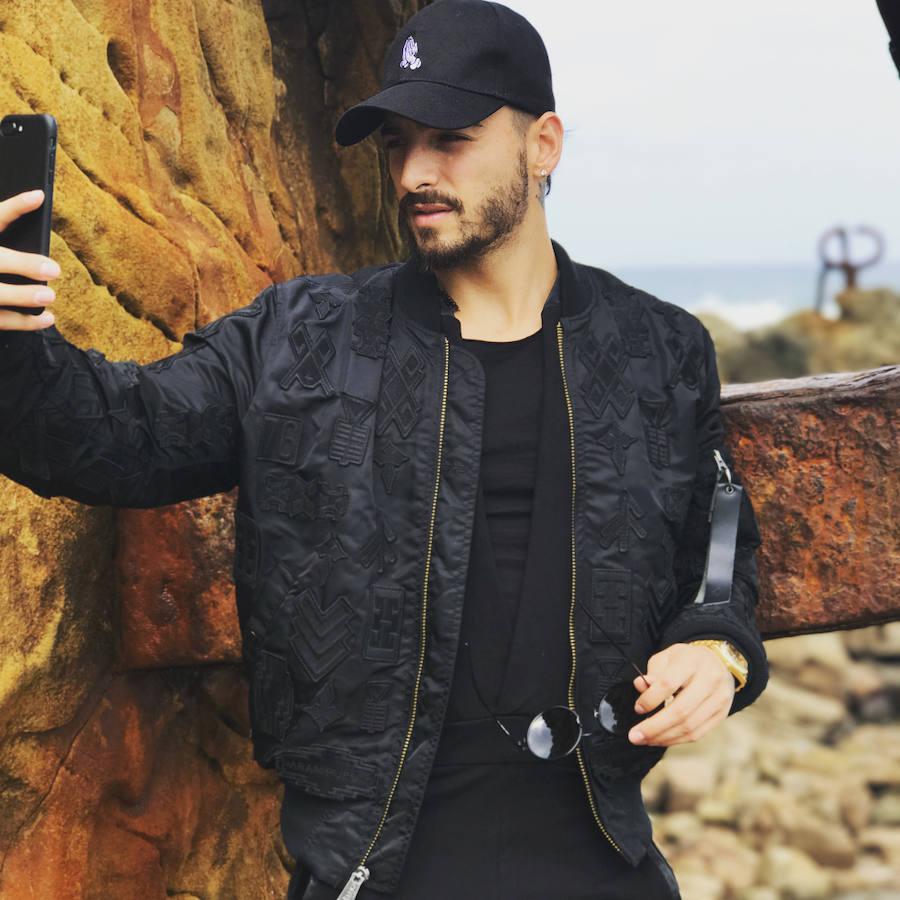 El cantante colombiano se hospeda en el Hotel María Cristina y disfruta de la gastronomía local antes de su concierto en Bilbao