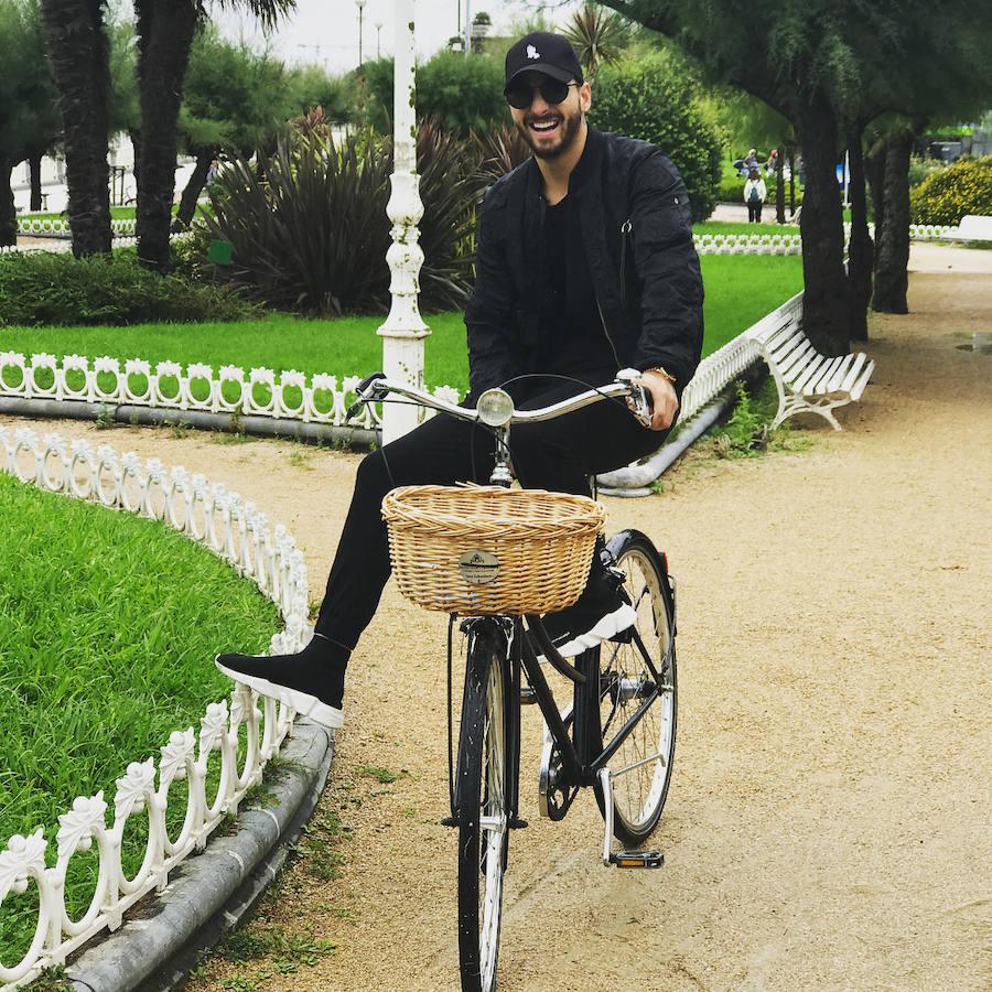 El cantante colombiano se hospeda en el Hotel María Cristina y disfruta de la gastronomía local antes de su concierto en Bilbao