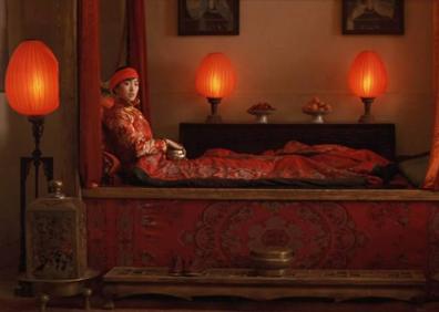 Imagen secundaria 1 - Tres escenas de ' La linterna roja'.