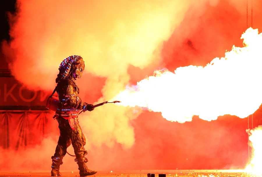 En Minsk, Bielorrusia, se celebra el festival de fuego 'MIFF 2017', en el que diferentes grupos de artistas internacionales de Bielorrusia, Ucrania, Rusia, Polonia, Francia e Italia, deslumbran a los asistentes jugando con fuego. 