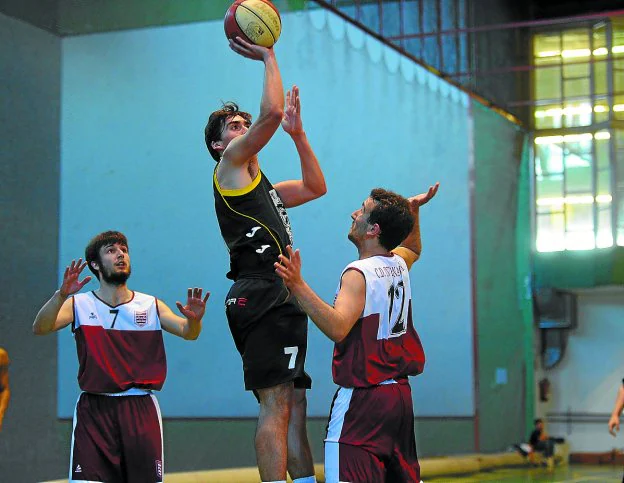 El Katu Kale es el único equipo de baloncesto que hay en la ciudad armera. 