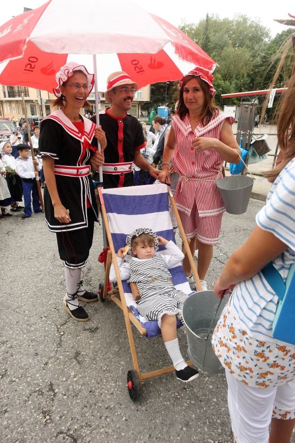 Lezo se ha despedido de las fiestas locales, los Santacruces, con un desfile de Iñudes y artzainas desde Lopene hasta el centro de la localidad. 