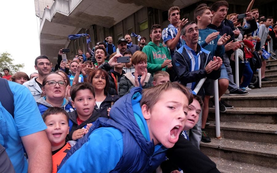 La Real está dispuesta a conseguir que Anoeta se convierta en una caldera en plena ebullición desde horas antes del inicio de cada encuentro. Desde primera hora de la mañana los más pequeños han disfrutado de torneos infantiles, de talleres y de música en directo en los aldeaños de Anoeta. Todo para que los aficionados pasen una noche inolvidable. Más tarde, aficionados de todas las edades han esperado a los jugadores a las puertas del estadio.
