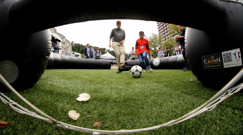 La Real está dispuesta a conseguir que Anoeta se convierta en una caldera en plena ebullición desde horas antes del inicio de cada encuentro. Desde primera hora de la mañana los más pequeños han disfrutado de torneos infantiles, de talleres y de música en directo en los aldeaños de Anoeta. Todo para que los aficionados pasen una noche inolvidable. 
