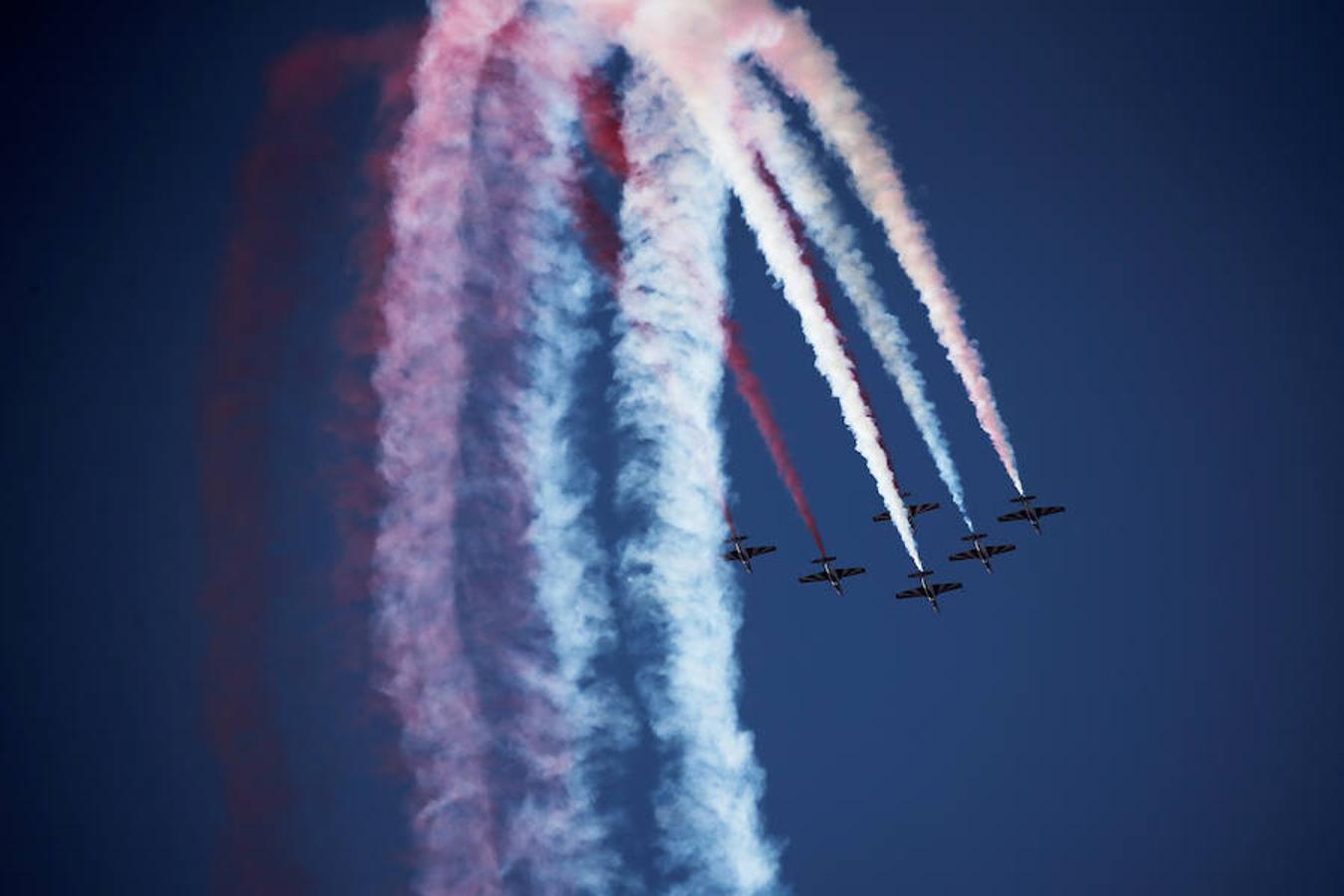 La capital griega fue escenario de un evento en el que participaron los mejores pilotos de aviones del mundo.