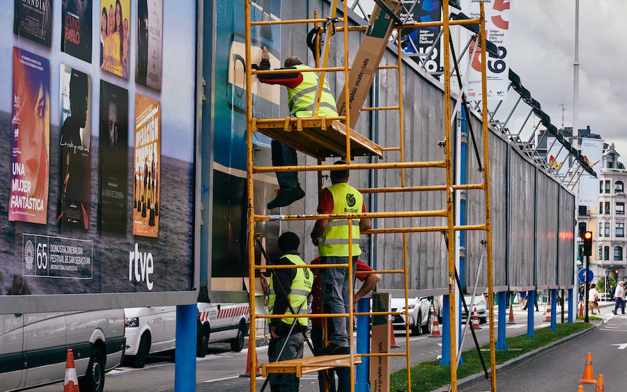 El exterior del Kursaal donostiarra está 'tomando forma' de cara al arranque el próximo viernes del Zinemalida.