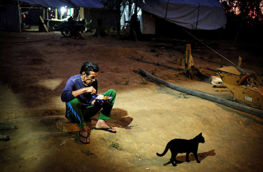 Son unos mineros que abundan en Brasil en la selva del Amazonas. Viven en condiciones infrahumanas y arriesgan su vida al utilizar máquinas como los monitores hidráulicos en búsqueda de mercurio, como sustancia para amalgamar el oro. Un uso que daña gravemente el medio ambiente.