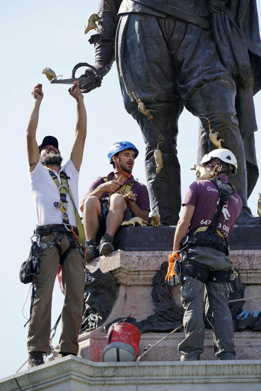 Emma Suárez, Ángela Molina y Wim Wenders, director de la película que inaugura la Sección Oficial, han protagonizado las llegadas de este jueves a San Sebastián
