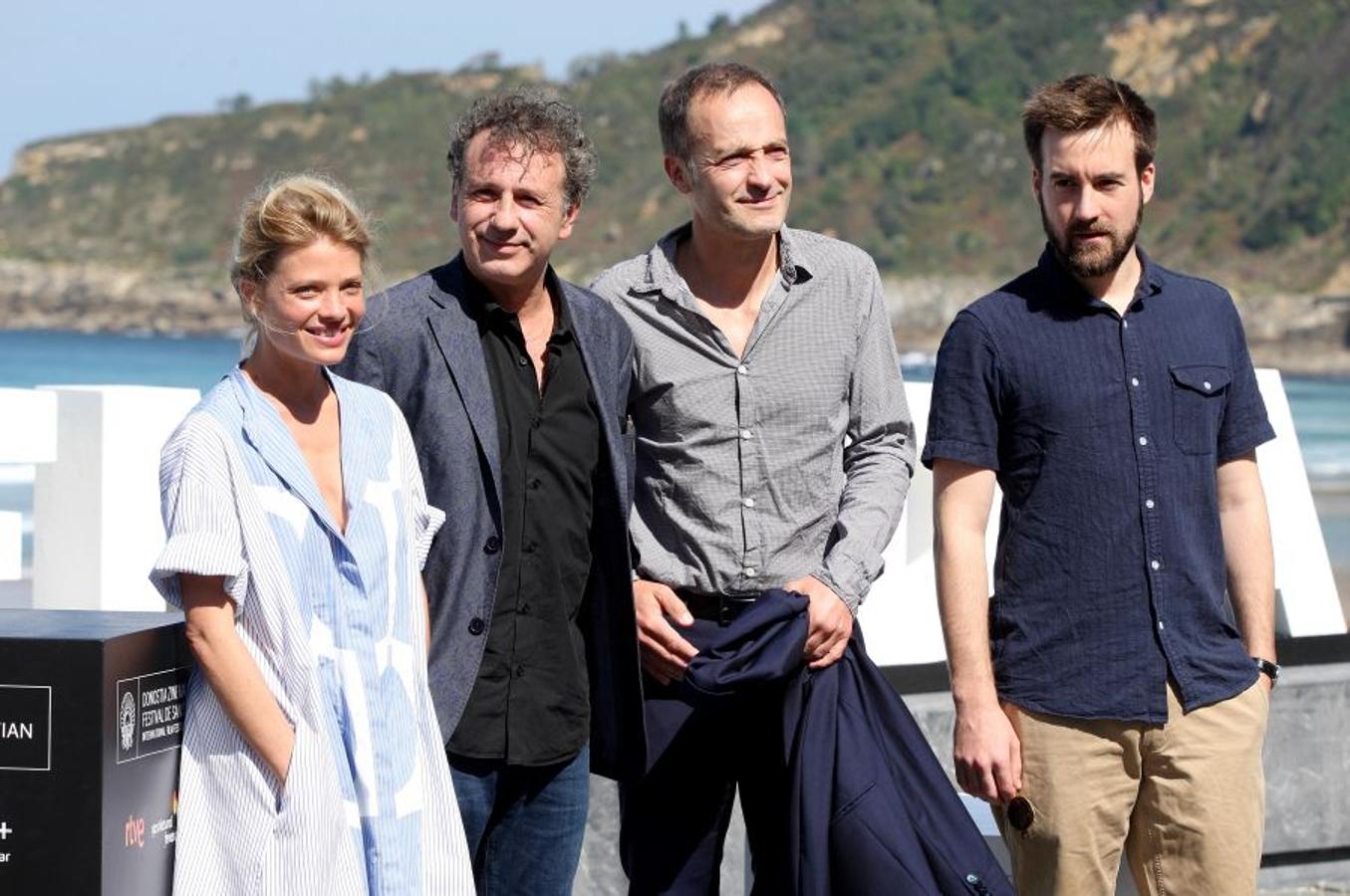 Parte del reparto de 'La Douleur', película de Emmanuel Finkiel ha llegado al Festival de Cine de San Sebastián.