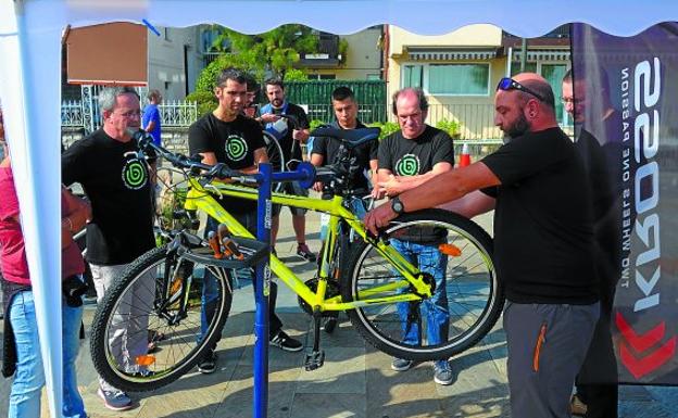 Nico Pituelli fue el encargado de ofrecer consejos para el mantenimiento de las bicicletas.