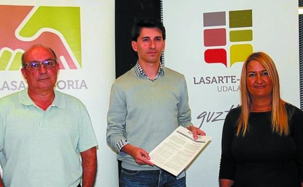 D. Ávila, J. Zaballos y N. Fernández en la presentación. 