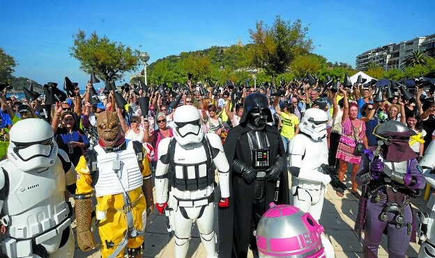Personajes de Star Wars participaron en Donostia en la celebración del Día Mundial de la Retinosis Pigmentaria. 