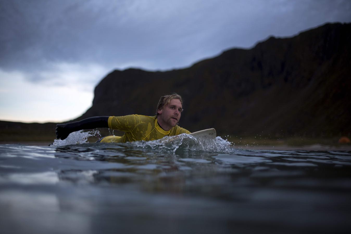 Así ha sido la sesión nocturna de los Lofoten Masters 2017, la competición de surf más septentrional del mundo realizada en la bahía de Unstad, Noruega, en el círculo ártico,.