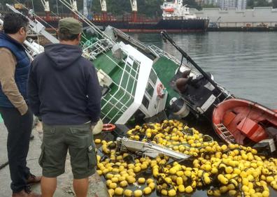 Imagen secundaria 1 - Rescatan en Pasaia a un pesquero que se estaba hundiendo 