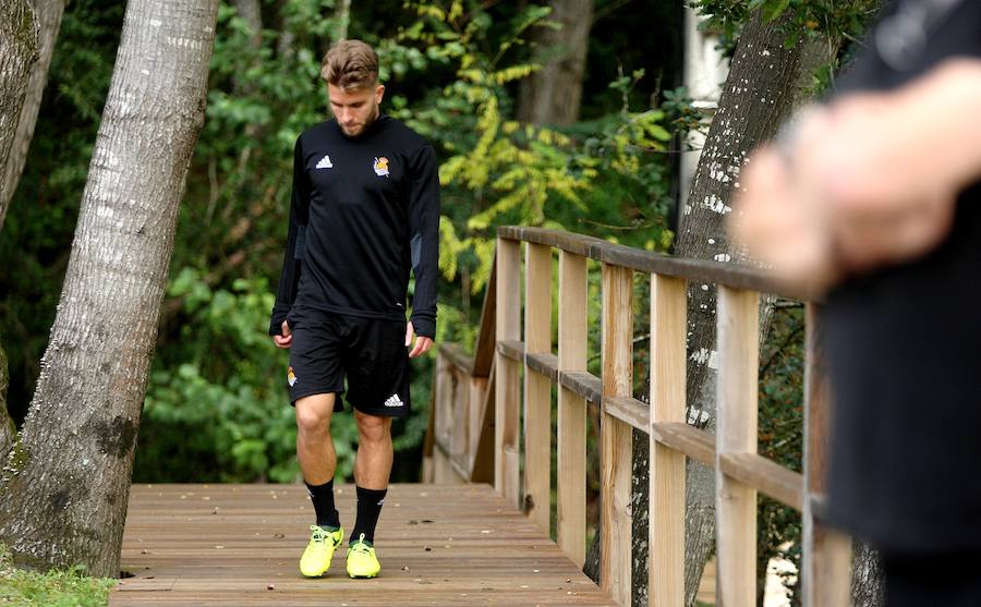 Antes del viaje a Rusia, la Real se ha ejercitado este lunes por la mañana en Zubieta. El martes, en cambio, el equipo descansará y el miércoles ya se entrenará en San Petersburgo (a las 20.00, hora local). Este será el último entrenamiento antes de medirse al equipo ruso en un partido en el que la Real buscará los tres puntos. 