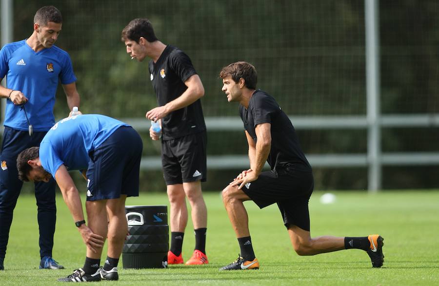 Antes del viaje a Rusia, la Real se ha ejercitado este lunes por la mañana en Zubieta. El martes, en cambio, el equipo descansará y el miércoles ya se entrenará en San Petersburgo (a las 20.00, hora local). Este será el último entrenamiento antes de medirse al equipo ruso en un partido en el que la Real buscará los tres puntos. 