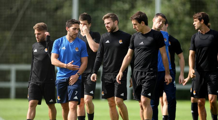 Antes del viaje a Rusia, la Real se ha ejercitado este lunes por la mañana en Zubieta. El martes, en cambio, el equipo descansará y el miércoles ya se entrenará en San Petersburgo (a las 20.00, hora local). Este será el último entrenamiento antes de medirse al equipo ruso en un partido en el que la Real buscará los tres puntos. 