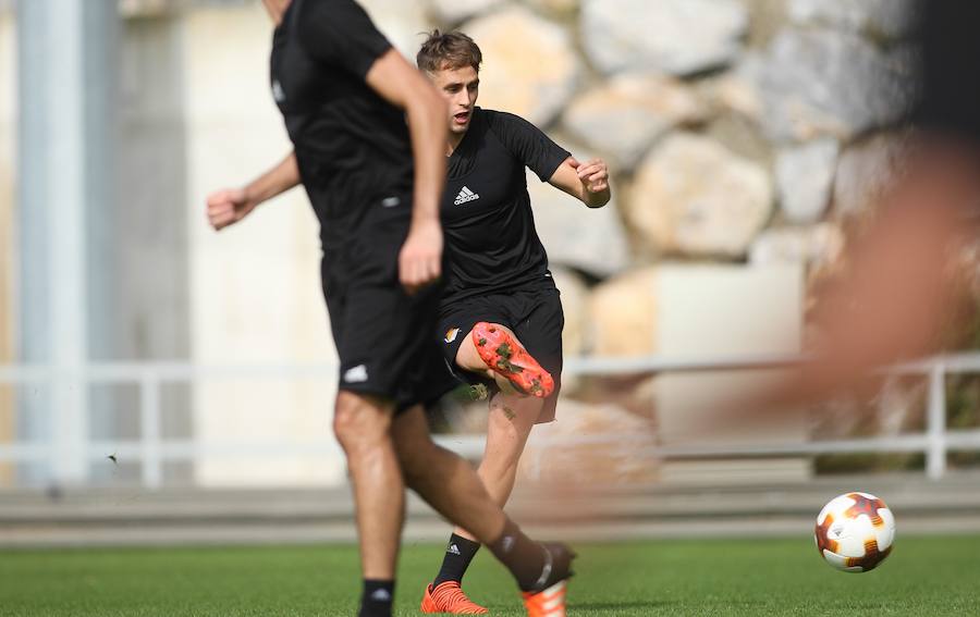 Antes del viaje a Rusia, la Real se ha ejercitado este lunes por la mañana en Zubieta. El martes, en cambio, el equipo descansará y el miércoles ya se entrenará en San Petersburgo (a las 20.00, hora local). Este será el último entrenamiento antes de medirse al equipo ruso en un partido en el que la Real buscará los tres puntos. 