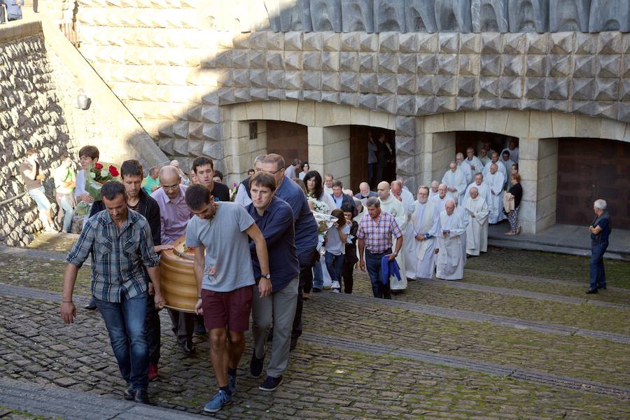 El Santuario de Arantzazu ha acogido este martes por la tarde el último adiós al fraile franciscano Iñaki Beristain, fallecido el lunes a consecuencia de un cáncer.