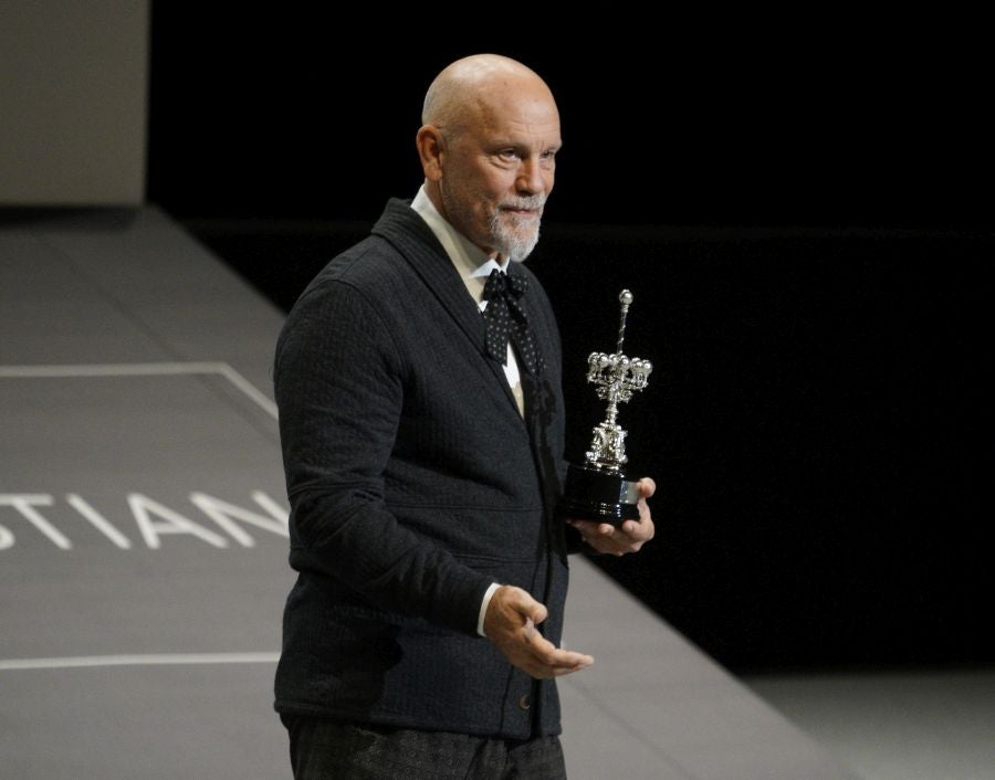 Tras más de un cuarto de siglo actuando, la italiana Monica Bellucci ha recibido el tercer y último premio Donostia