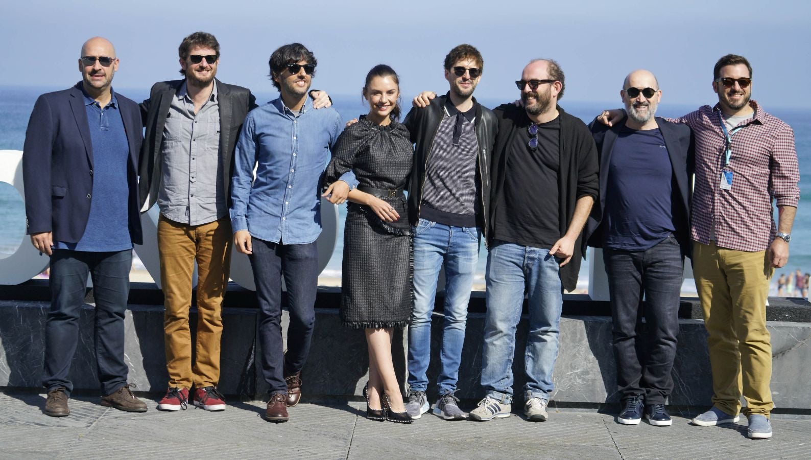 El elenco de la película ha posado en la terraza del Kursaal