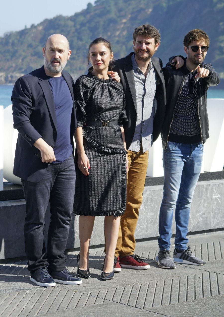 El elenco de la película ha posado en la terraza del Kursaal