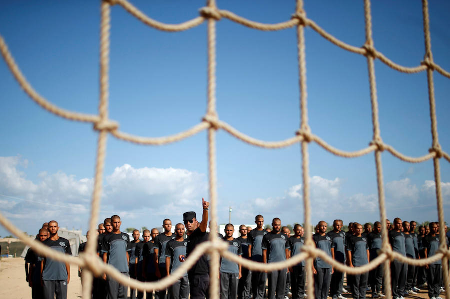 Los hombres que forman parte de Hamás, se entrenan en la academia Khan Younis, al norte de Gaza.
