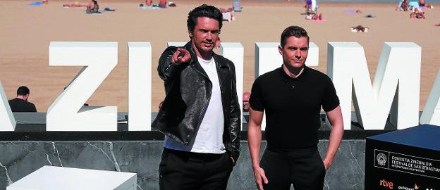 James y Dave Franco posan ayer en el photocall de la terraza del Kursaal. 