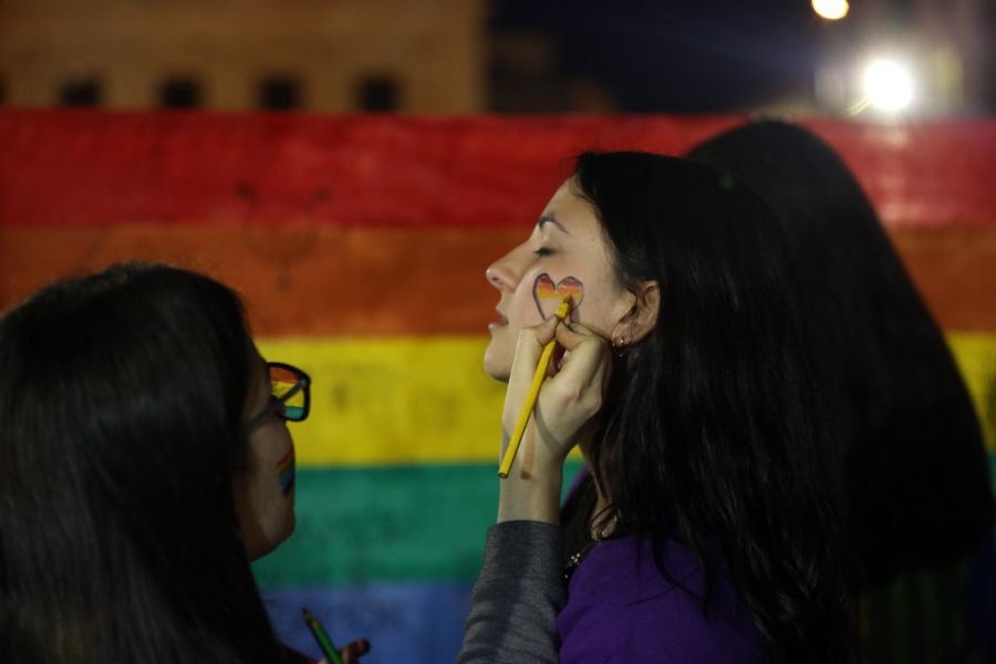 Miles de personas participan en la Marcha por la Diversidad, que se realiza en la principal avenida de Montevideo, Uruguay. El lema de este año «Lucha y resistencia» marca el reclamo de mayores derechos para las personas transexuales.