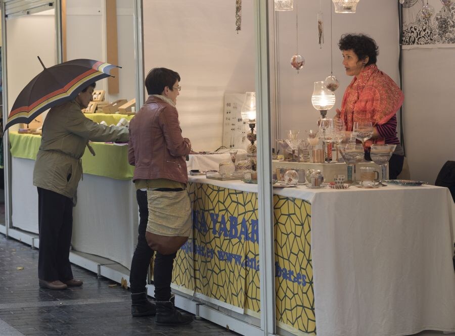 La feria de la plaza Gipuzkoa llega este domingo a su fin tras diez jornadas de exhibición y venta al calor del Zinemaldia