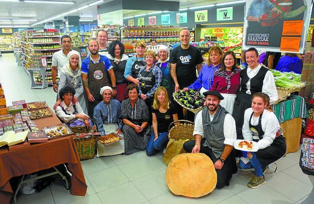 Proveedores. Productores locales presentes en la II Euskal Feria del Super Amara.