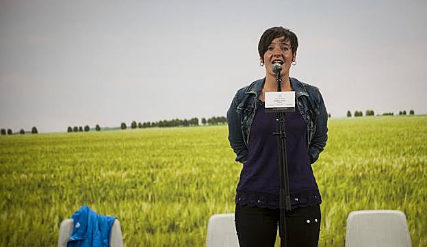 Oihana Iguaran eta beste bertsolariak Leitzako saioaren momentu batean. 