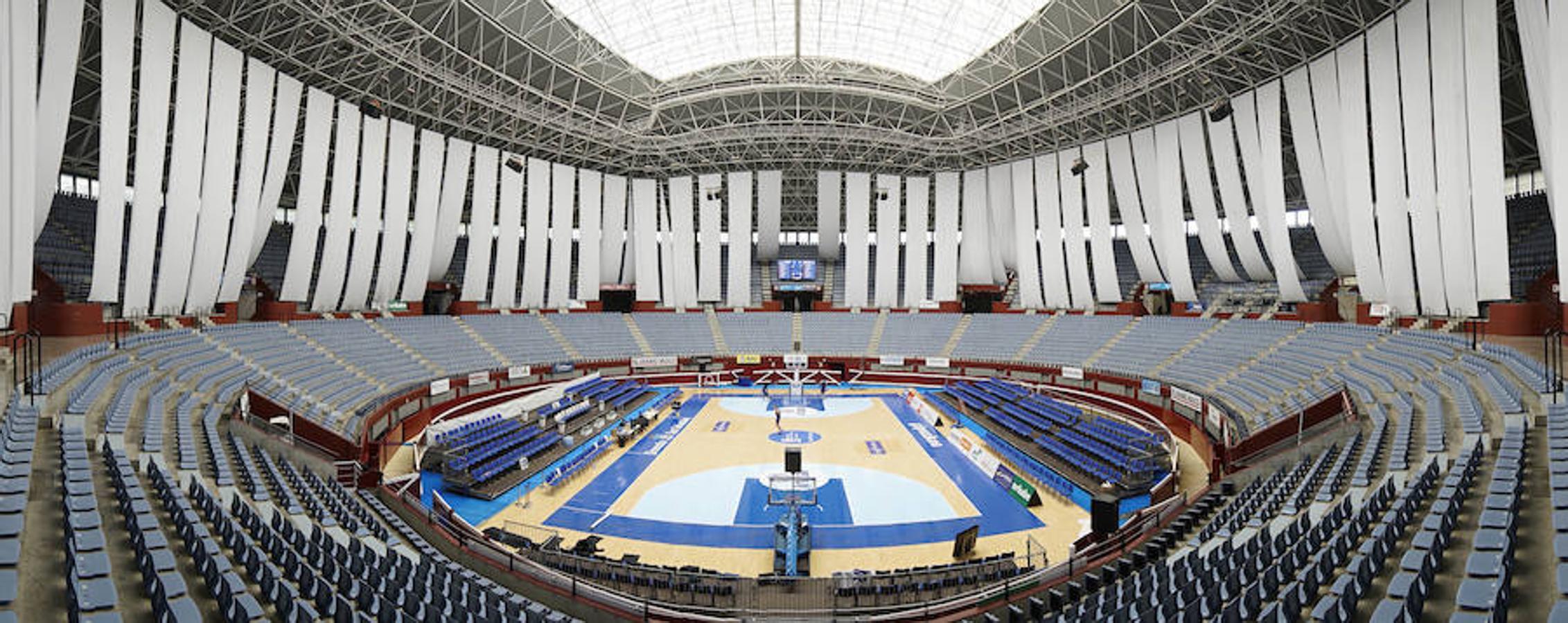 La cancha del Gipuzkoa Basket ha sido renovada de arriba abajo para acoger los partidos de la temporada en la Liga Endesa. Se estrena este miércoles ante el Betis