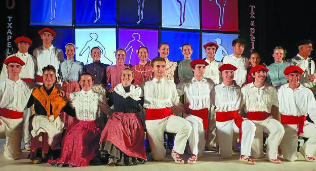 En Antxo. Todos los dantzaris que entraron en liza en el Campeonato de Euskadi de Soinu Zahar y de Aurresku Guipuzcoano. 