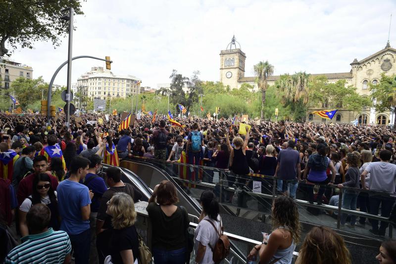 El seguimiento de la huelga es desigual: los comercios del centro de Barcelona están casi cerrados, mientras que una las plantas fabriles más importantes de Cataluña, la de Seat, en Martorell, funciona a pleno rendimiento.