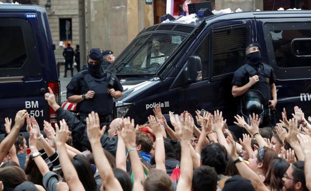 El Gobierno manda al Ejército para dar apoyo logístico a los policías desplegados en Cataluña