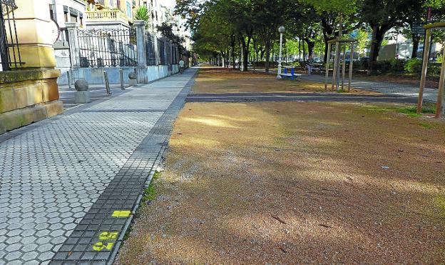 Las casetas del mercadillo ya tienen la numeración colocada en el paseo del Árbol de Gernika.