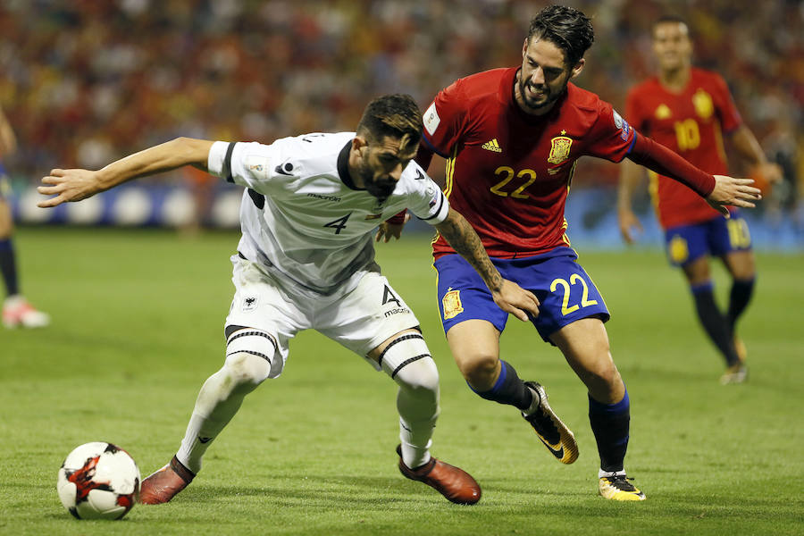 'La Roja' se mide al combinado que dirige Christian Panucci en el Rico Pérez de Alicante.