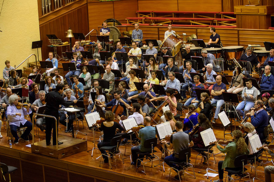 La Orquesta Sinfónica de San Sebastián, que actuará en la capital guipuzcoana el próximo viernes 13 y el lunes 16, afina su puesta a punto