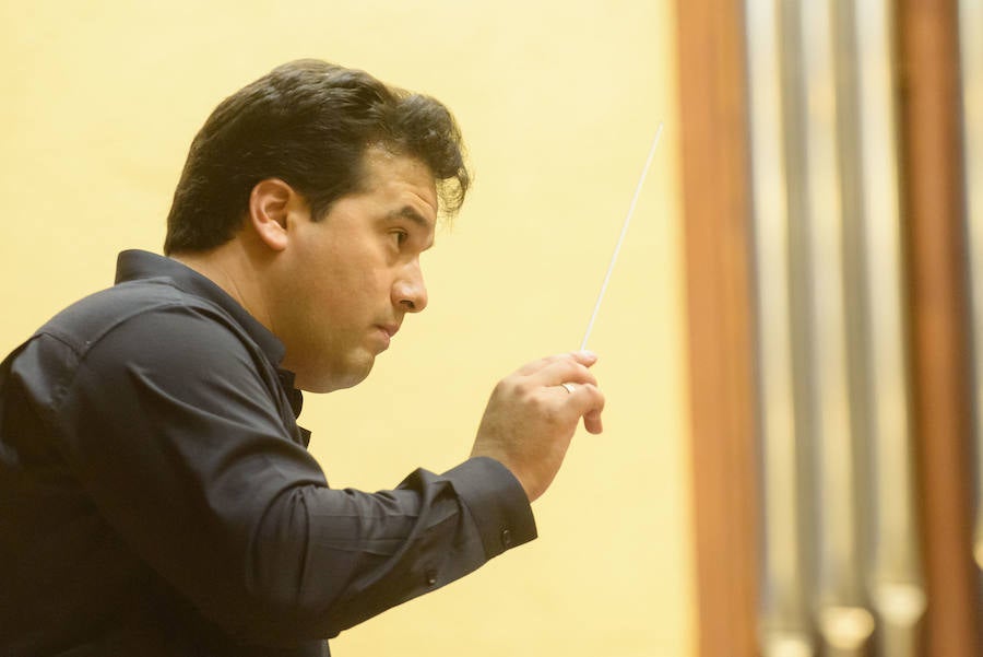 La Orquesta Sinfónica de San Sebastián, que actuará en la capital guipuzcoana el próximo viernes 13 y el lunes 16, afina su puesta a punto