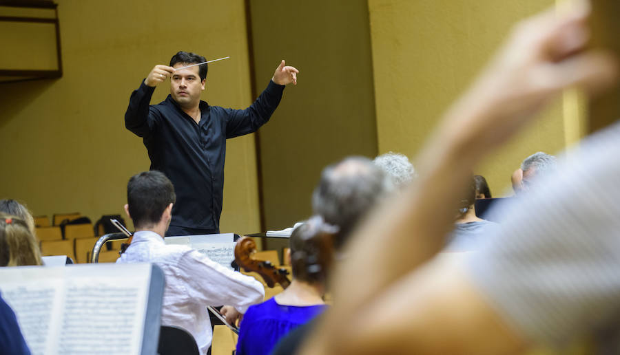 La Orquesta Sinfónica de San Sebastián, que actuará en la capital guipuzcoana el próximo viernes 13 y el lunes 16, afina su puesta a punto