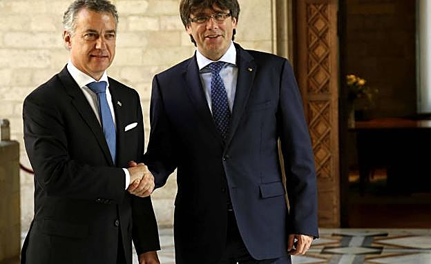 El lehendakari, Iñigo Urkullu, visitó al presidente de la Generalitat, Carles Puigdemont, el pasado 19 de junio.