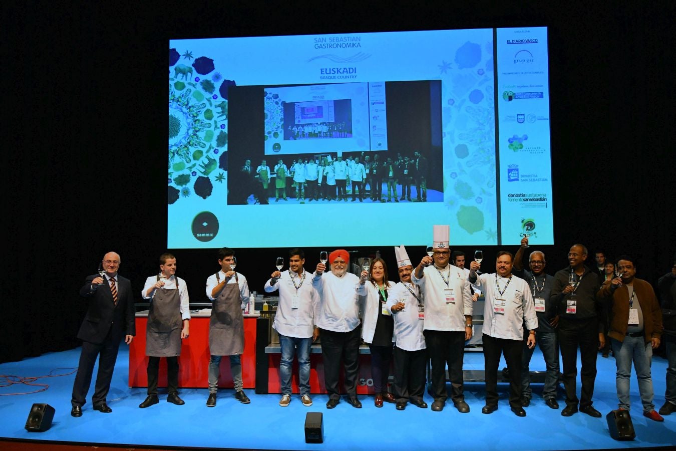 San Sebastian Gastronomika Euskadi Basque Country 2017 ha comenzado oficialmente este domingo mostrando todos los secretos de la cocina india, país invitado este año al congreso. El público ha abarrotado la sala de cámara del Kursaal para conocer los secretos de la cocina del país asiático, que ha podido degustarse a continuación.