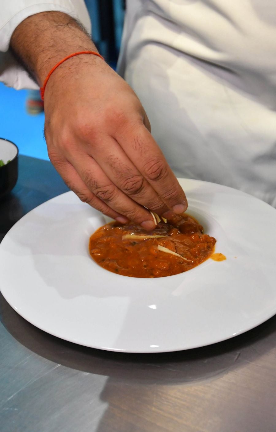 San Sebastian Gastronomika Euskadi Basque Country 2017 ha comenzado oficialmente este domingo mostrando todos los secretos de la cocina india, país invitado este año al congreso. El público ha abarrotado la sala de cámara del Kursaal para conocer los secretos de la cocina del país asiático, que ha podido degustarse a continuación.