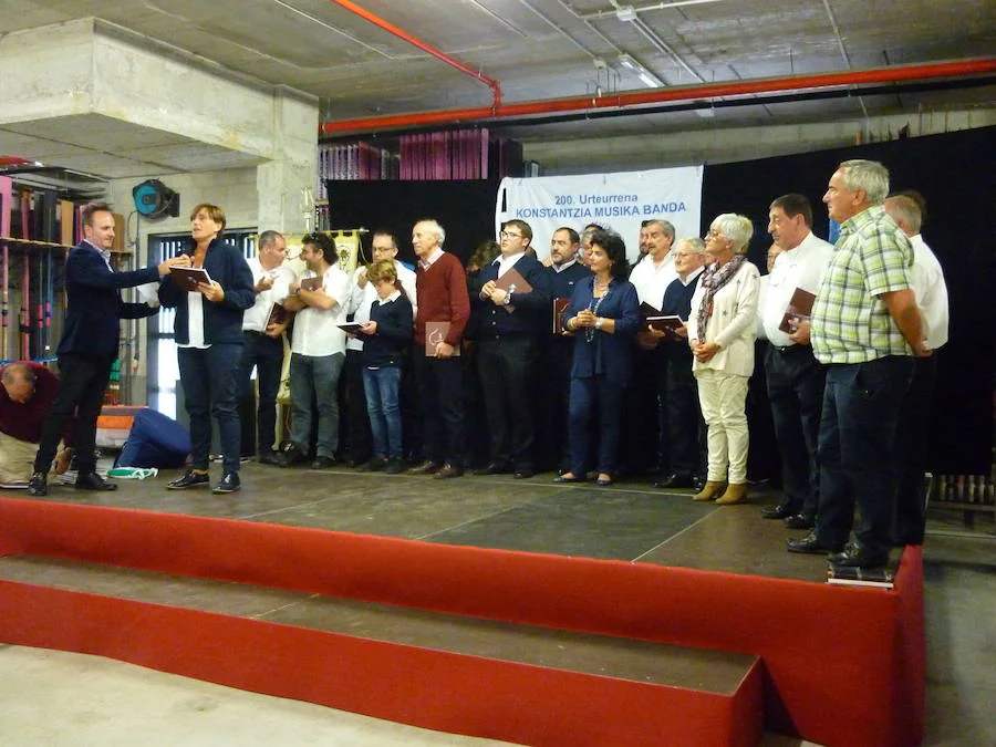 La banda de música de Donibane conmemoró su bicentenario con la celebración de diferentes actos