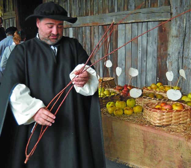 Antzezpenak. Karmakros antzerki taldearen esku.